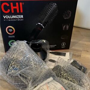 Chi VOLUMIZER 4 in 1 BLOWOUT BRUSH NEW open box